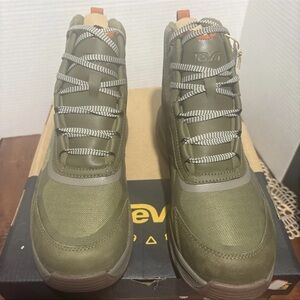 Teva Men's Olive High-Top Sneakers sz.9